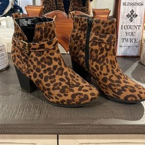 Size 8 Leopard print boots